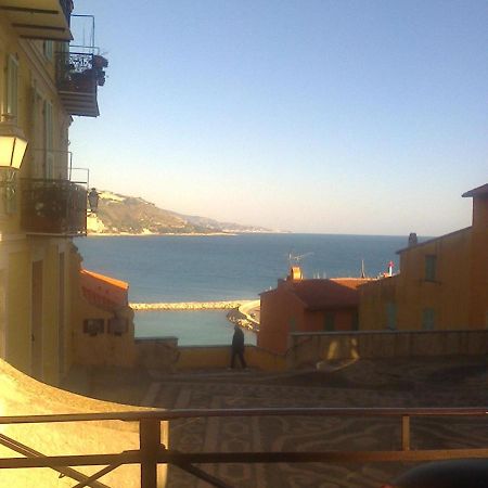 Bilocale Nella Vecchia Citta' Di Mentone Daire Dış mekan fotoğraf